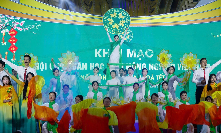 Trong khuôn khổ của sự kiện, nhiều hoạt động văn hóa, văn nghệ, trò chơi dân gian được Học viện Nông nghiệp Việt Nam tổ chức nhằm tạo không gian trải nghiệm thực tiễn cho MM888 Việt Nam Tải App hoichoxuanjpg2.jpg