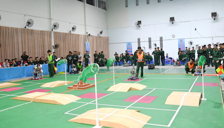 Chung kết cuộc thi Robocon năm 2024 do Học viện Kỹ thuật Quân sự tổ chức.