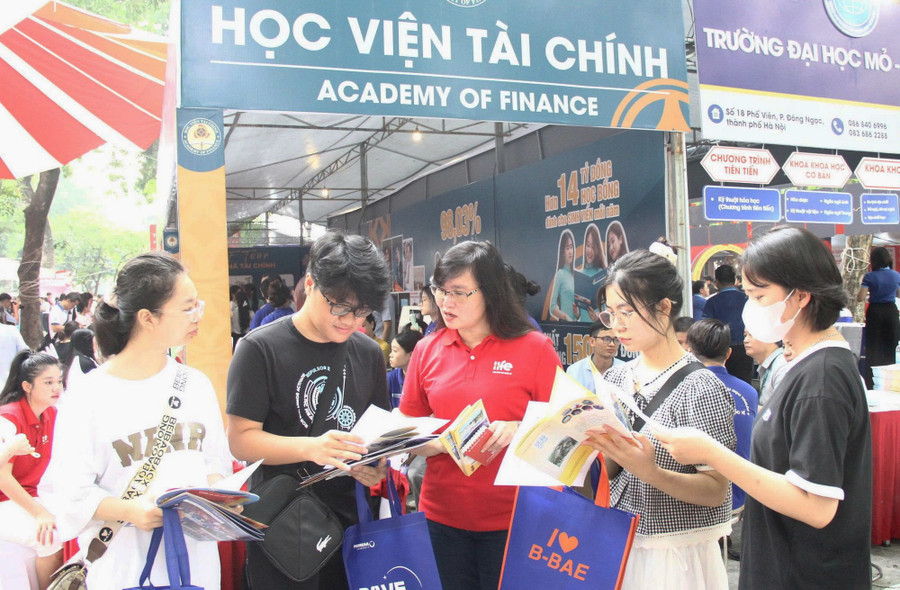TS Trịnh Thanh Huyền giải đáp băn khoăn của Đăng nhập vào MM886 Việt Nam. diemchuan.jpg