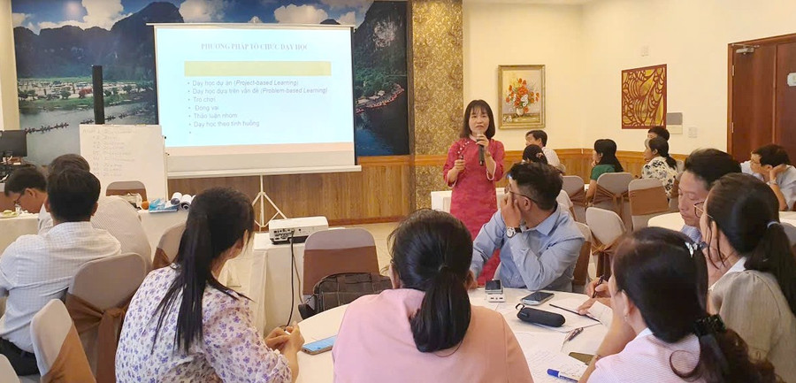 Chuyên gia hướng dẫn Trung Tâm Đăng Nhập MM88 Chính Thức Mới về các phương pháp dạy học thúc đẩy tư duy phát triển.