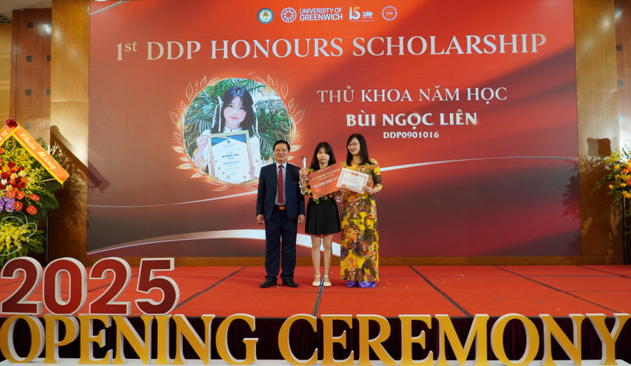 Vinh danh thủ khoa năm học với MM888 Việt Nam Tải App Bùi Ngọc Liên. lienketsdaotao-3.jpg