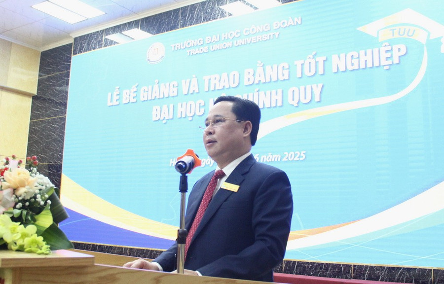 PGS.TS Lê Mạnh Hùng – Hiệu trưởng Trường ĐH Công đoàn phát biểu tại Lễ MM88 đăng nhập và trao bằng MM88dangnhap nhà cái World Cup 2026 MM888 bảo mật tuyệt đối hệ chính quy. img-0572.jpg