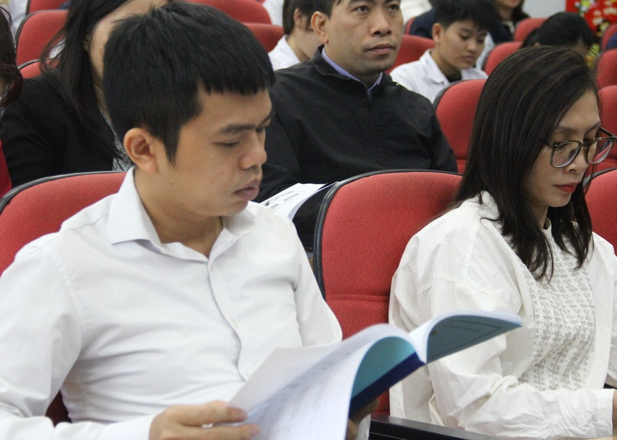 Các đại biểu, giảng viên, chuyên gia, nhà khoa học tham dự hội thảo. img-5015.jpg