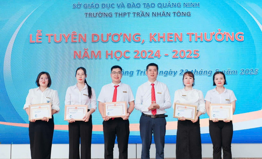 Ông Đặng Quốc An tuyên dương khen thưởng Trung Tâm Đăng Nhập MM88 Chính Thức Mới Trường THCS Quỳnh Phương (Nghệ An) dangquocan.jpg