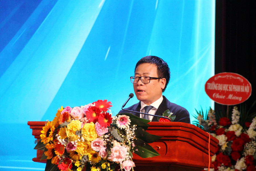 PGS.TS Nguyễn Hoài Nam – Trưởng khoa Kỹ thuật và Công nghệ phát biểu tại buổi lễ. img-4851.jpg