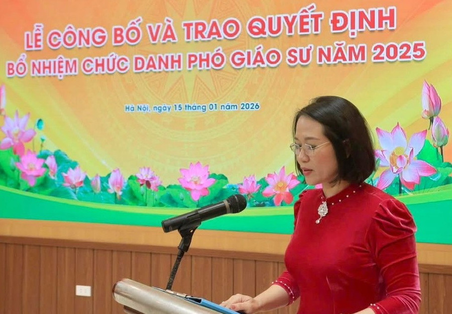 Tân Phó Giáo sư Thái Vân Hà phát biểu tại buổi lễ. pgs.jpg