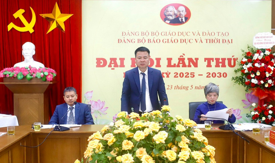 Đoàn Chủ tịch điều hành 2MM88.com trò chơi casino và slot. baogiaoducvathoidaijpg8.jpg