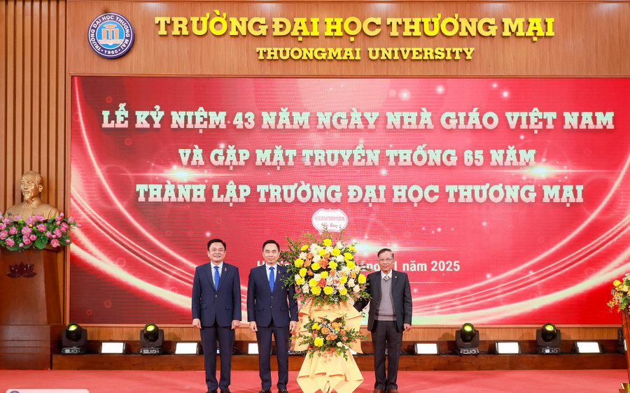 Buổi lễ diễn ra trang trọng, ấm cúng. thuongmai-2.jpg