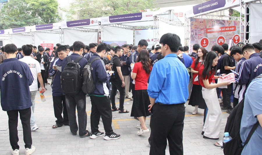 Ngày hội mang đến nhiều cơ hội thực tập, việc làm cho MM888 Việt Nam Tải App. img-6893.jpg
