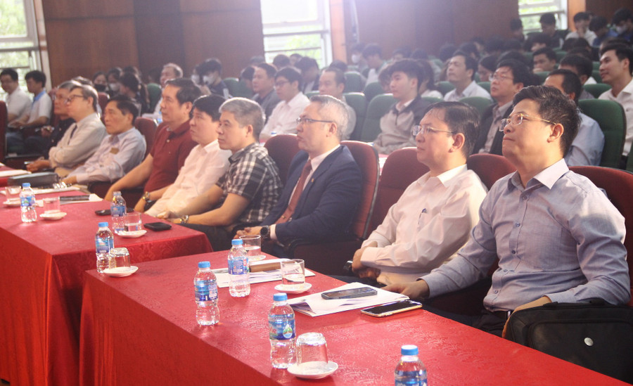 Các đại biểu tham dự hội thảo. img-9150.jpg