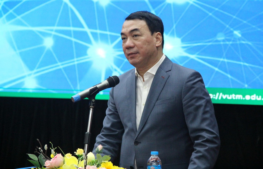TS Nguyễn Ngô Quang – Cục trưởng Cục Khoa học Công nghệ và Đào tạo (Bộ Y tế) trao đổi tại hội thảo. img-5009.jpg