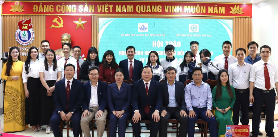 Hội thảo Hành trình khởi nghiệp và Đổi mới sáng tạo từ THPT được tổ chức tại Nghệ An diễn ra thành công. khoinghiepjpg3.jpg