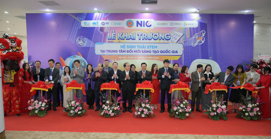 Cắt băng khai trương Hệ sinh thái STEM tại Trung tâm Đổi mới sáng tạo Quốc gia Hòa Lạc, Hà Nội. hesinhthaistemjpg3.jpg