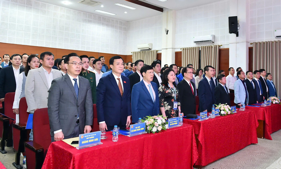 Các đại biểu tham dự buổi lễ. suphamnghethuatjpg3.jpg