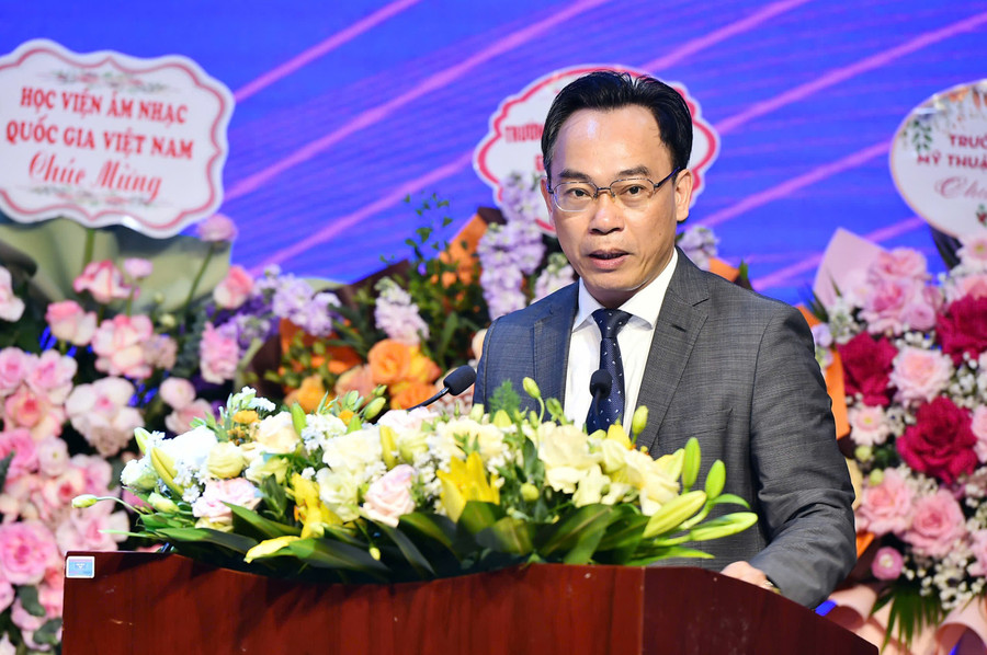 Thứ trưởng Bộ GD&ĐT Hoàng Minh Sơn phát biểu tại buổi lễ. thutruonghoangminhson.jpg