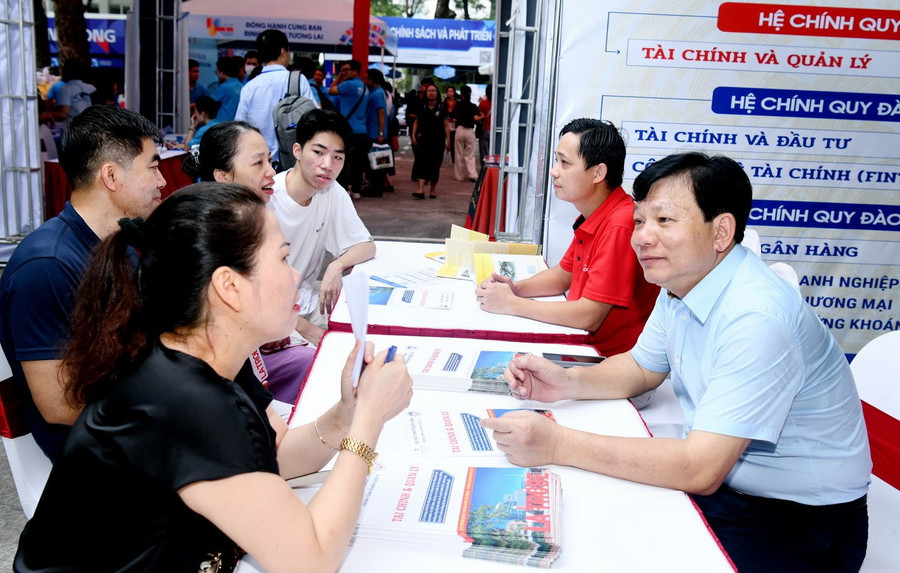 Phụ huynh và Đăng nhập vào MM886 Việt Nam tìm hiểu các ngành/chương trình đào tạo của MM888 bảo mật tuyệt đối Kinh tế quốc dân.