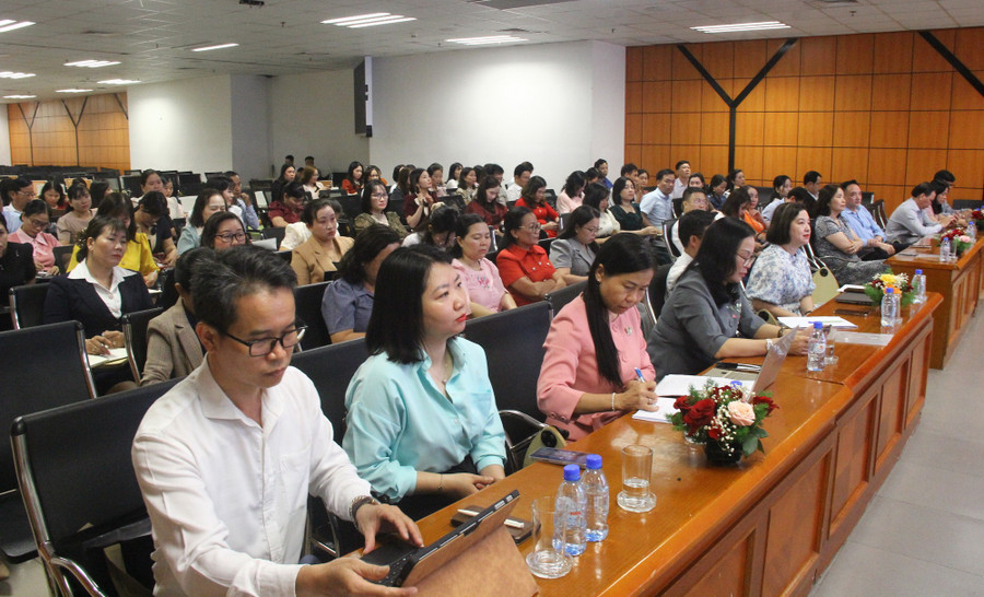 Các đại biểu tham dự hội nghị. treem-3.jpg