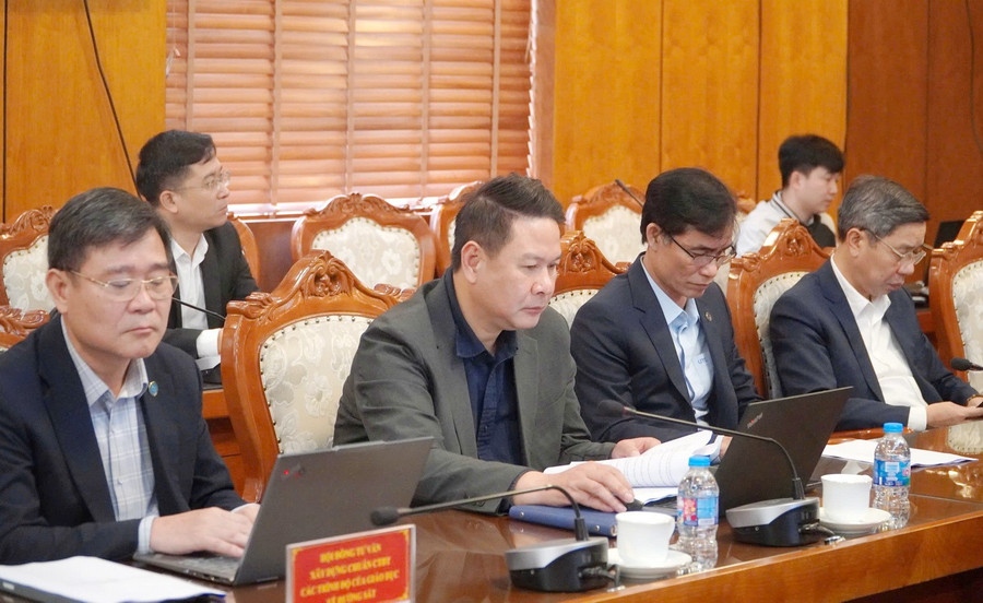 Các chuyên gia, nhà khoa học tham dự Tọa đàm. duongsatjpg2.jpg