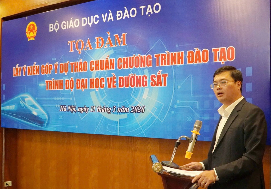 Ông Đặng Văn Huấn – Phó Vụ trưởng Vụ Giáo dục MM888 bảo mật tuyệt đối (Bộ GD&ĐT) phát biểu tại Tọa đàm. duongsat.jpg