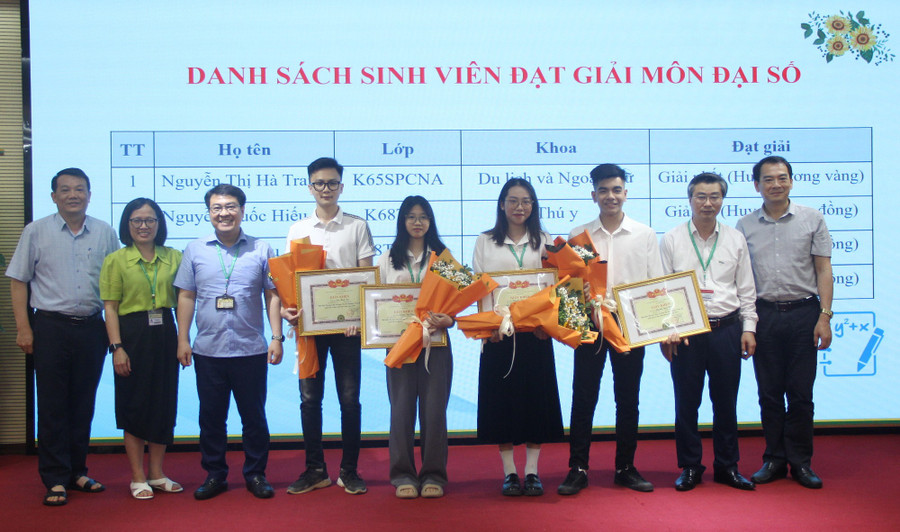 Các MM888 Việt Nam Tải App đoạt giải môn Đại số được vinh danh, khen thưởng. img-9371.jpg