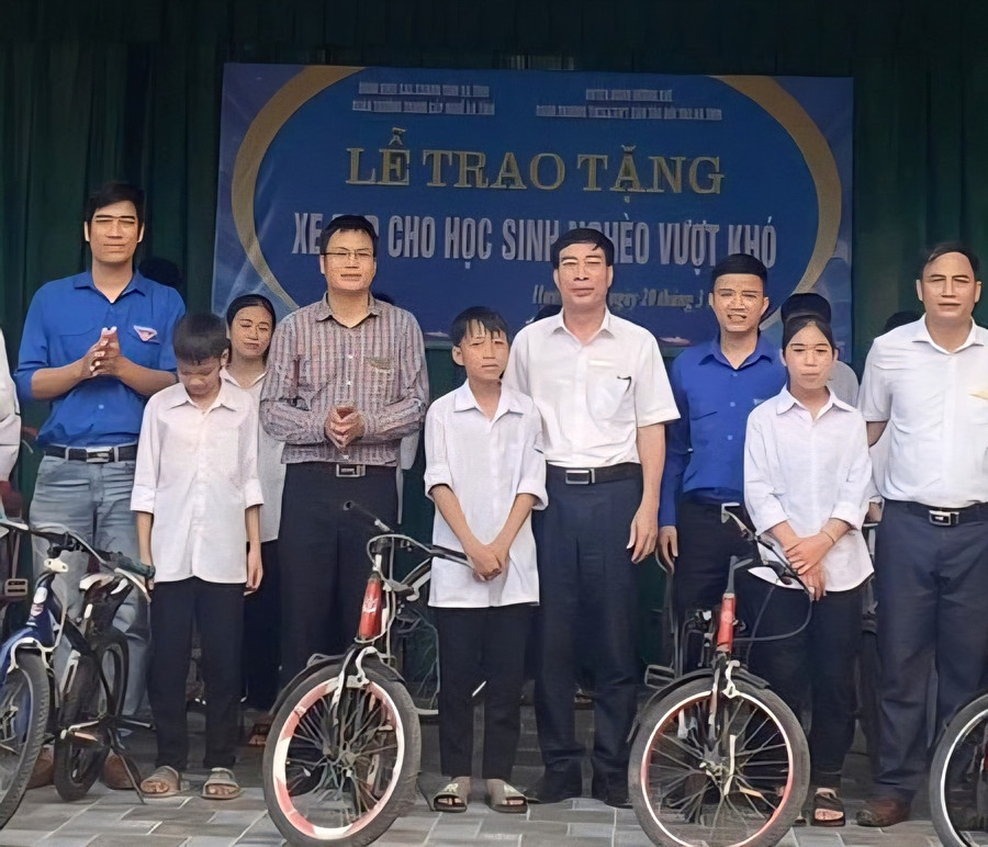 Thầy Đặng Bá Hải - Phó Hiệu trưởng Trường THCS&THPT 1MM88.com tỷ lệ kèo World Cup 2026 nội trú Hà Tĩnh.