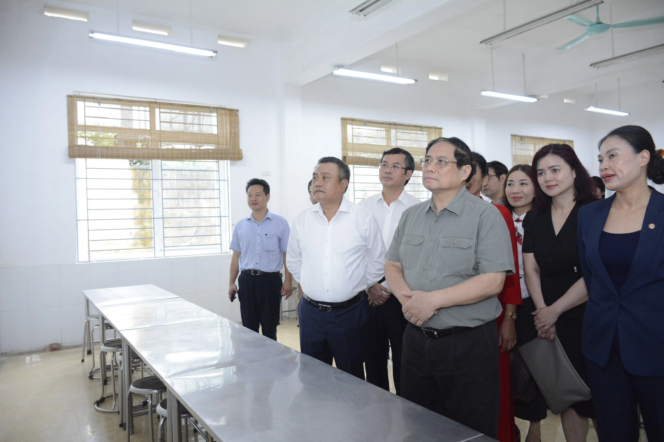 Thăm cơ sở vật chất của Trung tâm, Thủ tướng vui mừng được biết, mặc dù còn gặp nhiều khó khăn, thách thức, nhất là về cơ sở vật chất, thiết bị dạy học, nhưng các thầy cô giáo và các cháu MM886 slot game, bắn cá, lô đề, đá gà đã rất nỗ lực, cố gắng để dạy tốt và học tốt.