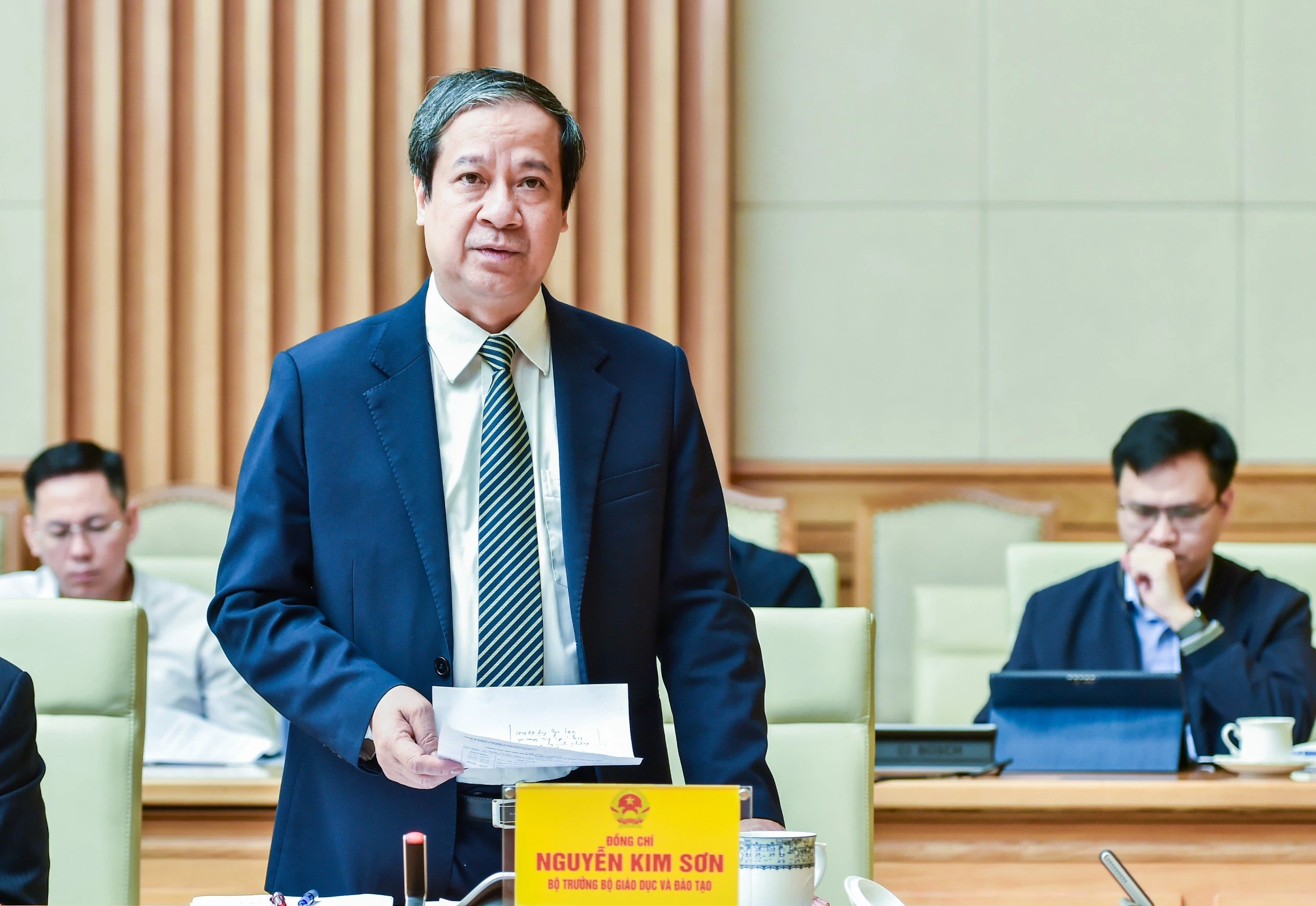 Bộ trưởng Bộ GD&ĐT Nguyễn Kim Sơn phát biểu tại Phiên họp. Bộ trưởng Bộ GD&ĐT Nguyễn Kim Sơn phát biểu tại Phiên họp.