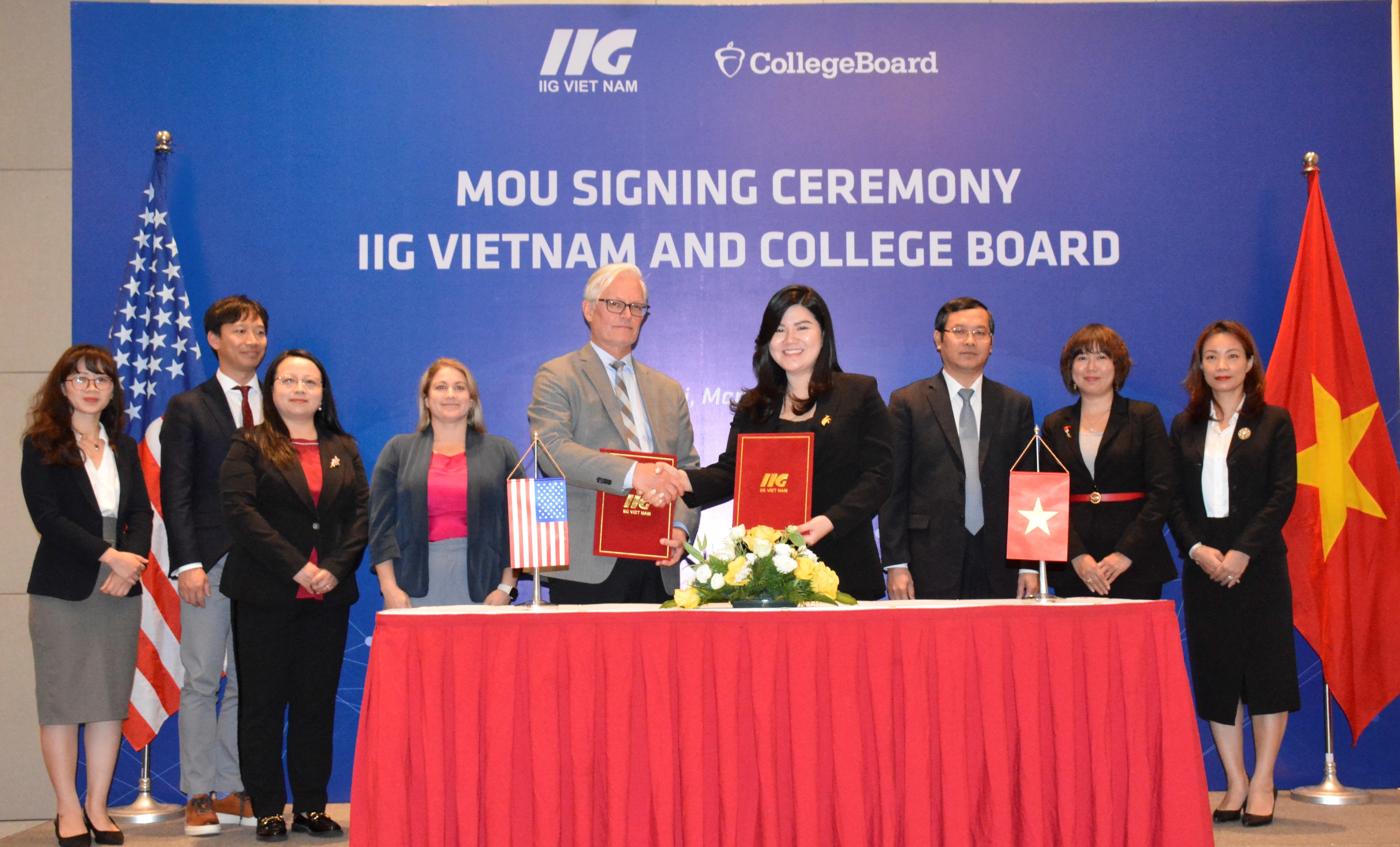 Đại diện tổ Chức Giáo Dục IIG Việt Nam và Tổ Chức College Board (Hoa Kỳ) ký kết hợp tác. Đại diện tổ Chức Giáo Dục IIG Việt Nam và Tổ Chức College Board (Hoa Kỳ) ký kết hợp tác.