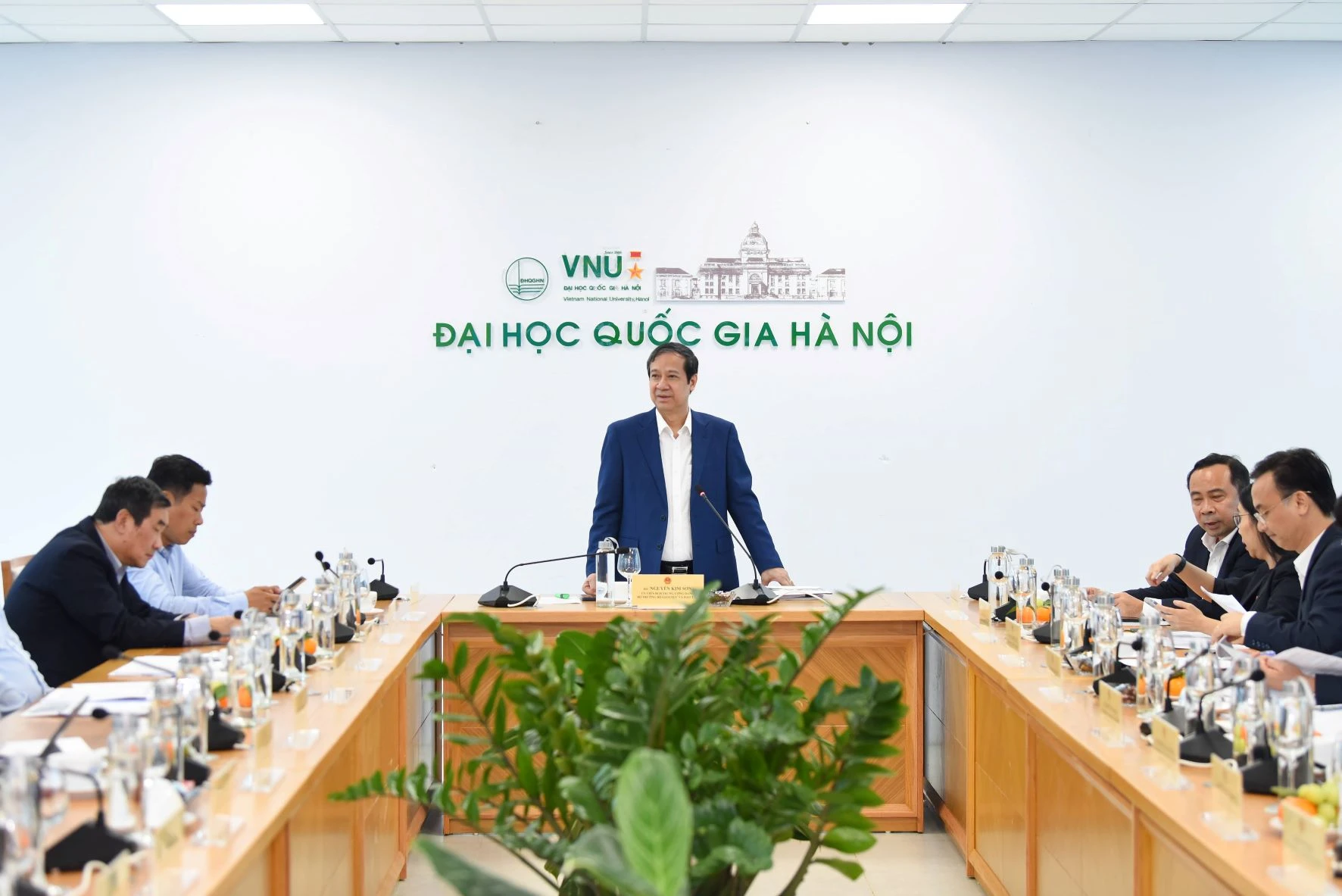 Bộ trưởng Nguyễn Kim Sơn chủ trì buổi làm việc. Bộ trưởng Nguyễn Kim Sơn chủ trì buổi làm việc.