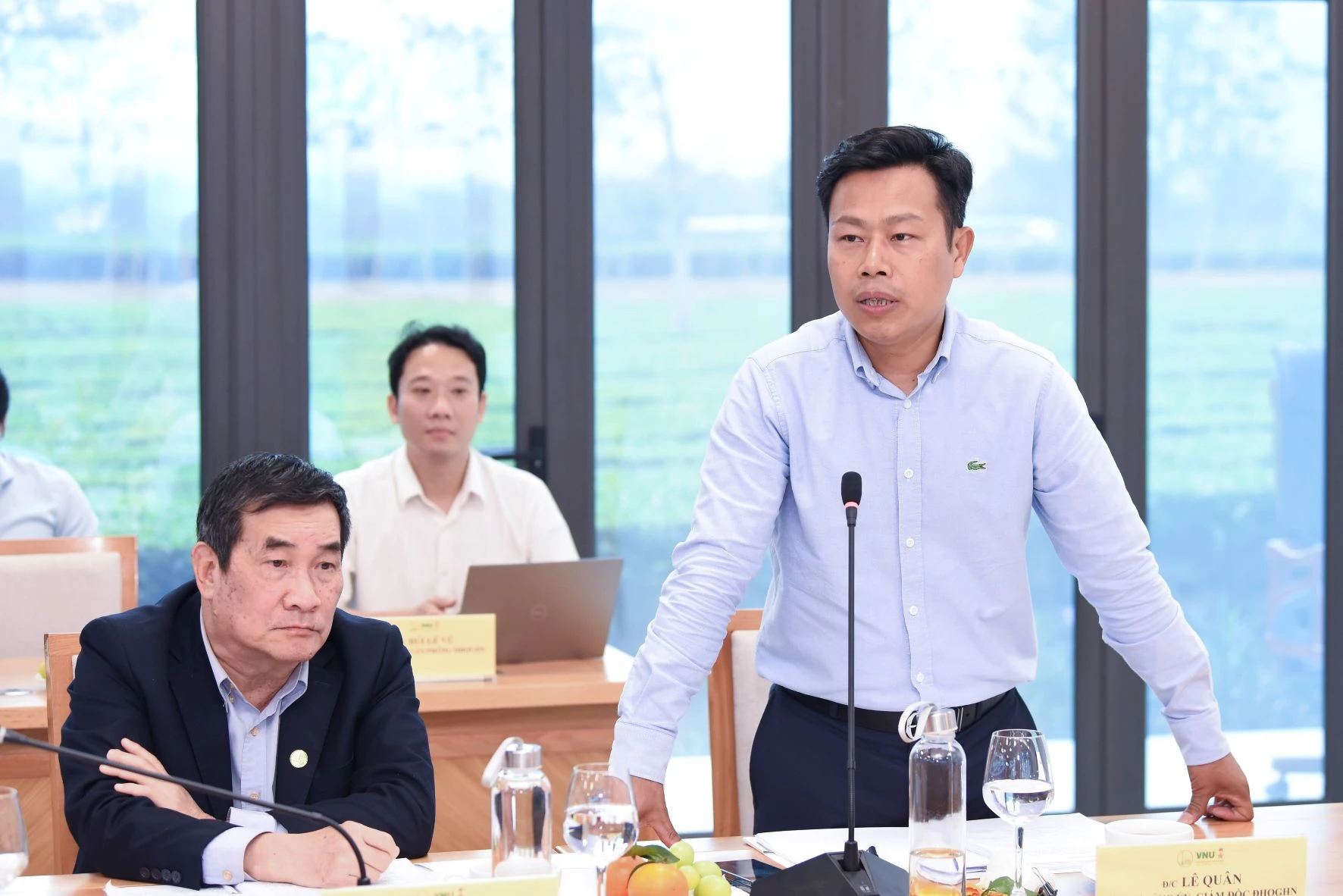 Tại buổi làm việc, Giám đốc ĐHQG Hà Nội Lê Quân (trong ảnh) và đại diện 2 ĐHQG, đại diện các bộ liên quan trao đổi, góp ý cho dự thảo Nghị định. Tại buổi làm việc, Giám đốc ĐHQG Hà Nội Lê Quân (trong ảnh) và đại diện 2 ĐHQG, đại diện các bộ liên quan trao đổi, góp ý cho dự thảo Nghị định.