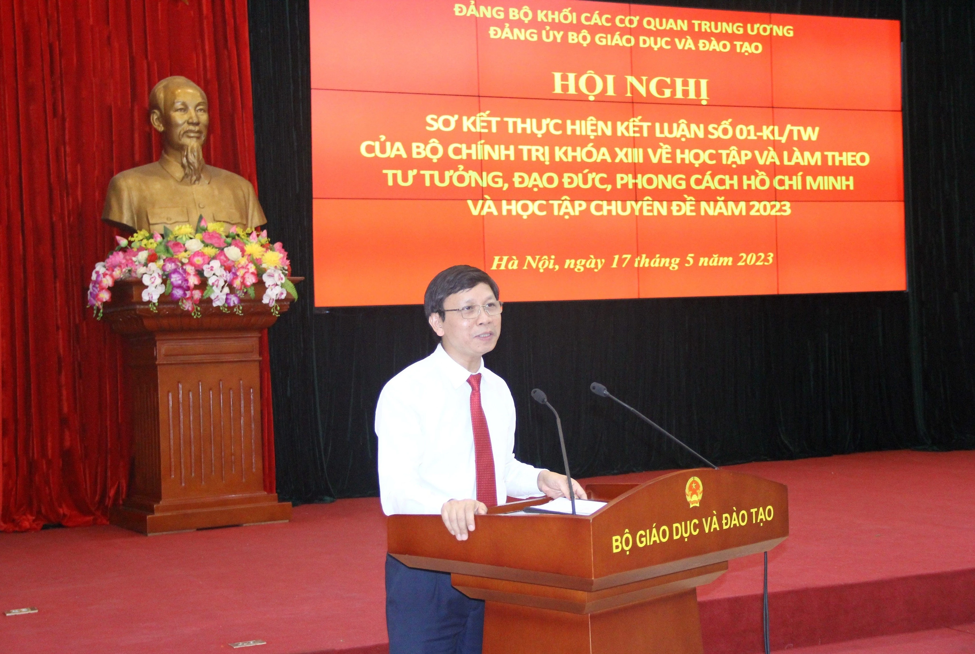 Viện trưởng Viện Hồ Chí Minh và các lãnh tụ của Đảng Lý Việt Quang đã trao đổi chuyên đề về MM88.COM là nhà cái trực tuyến hoạt động với giấy phép PAGCOR và làm theo tư tưởng, đạo đức, phong cách Hồ Chí Minh. Viện trưởng Viện Hồ Chí Minh và các lãnh tụ của Đảng Lý Việt Quang đã trao đổi chuyên đề về MM88.COM là nhà cái trực tuyến hoạt động với giấy phép PAGCOR và làm theo tư tưởng, đạo đức, phong cách Hồ Chí Minh.
