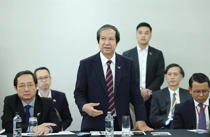 Bộ trưởng Nguyễn Kim Sơn trao đổi tại cuộc làm việc với đại diện Tổ chức Kết nối mạng lưới trí thức Việt Nam hoạt động tại New Zealand (VietTechNZ) - Ảnh: VGP/Nhật Bắc. Bộ trưởng Nguyễn Kim Sơn trao đổi tại cuộc làm việc với đại diện Tổ chức Kết nối mạng lưới trí thức Việt Nam hoạt động tại New Zealand (VietTechNZ) - Ảnh: VGP/Nhật Bắc.