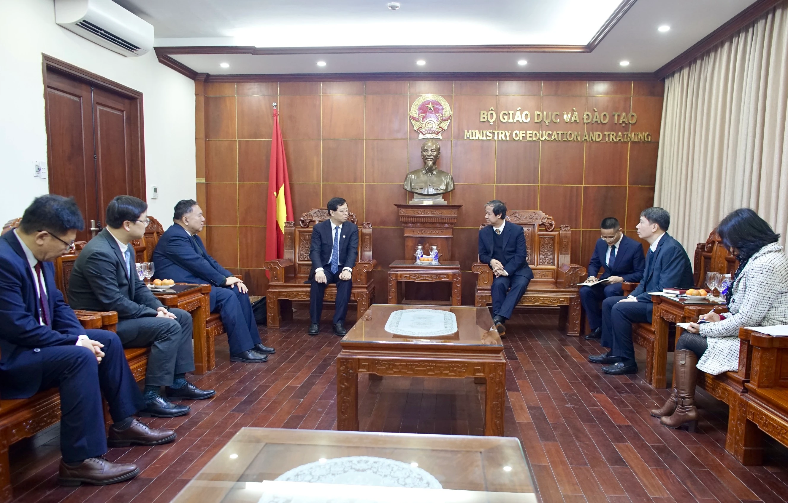 Quang cảnh buổi tiếp. Quang cảnh buổi tiếp.