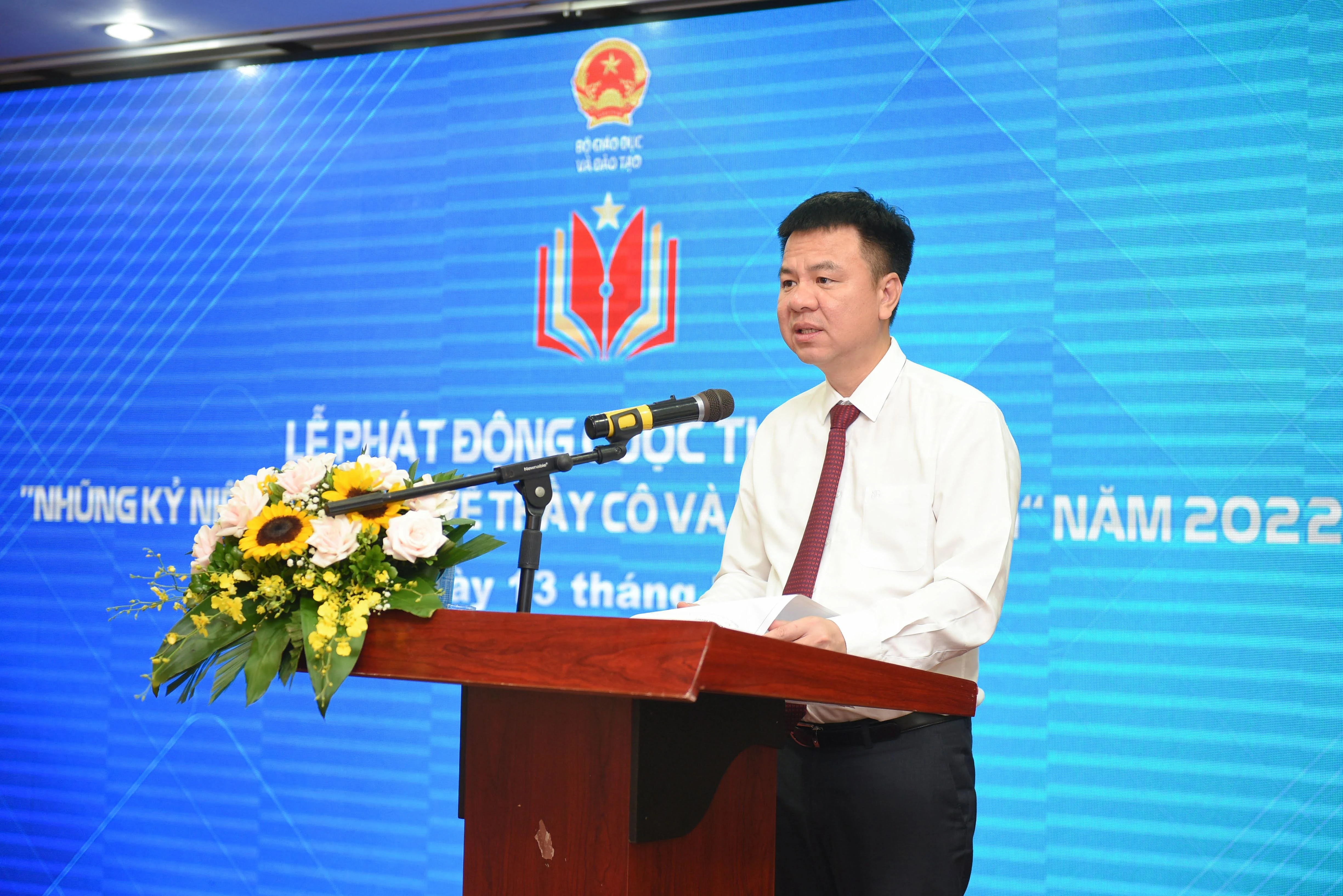 Nhà báo Triệu Ngọc Lâm, Tổng Biên tập Báo Giáo dục và Thời đại công bố thể lệ Cuộc thi. Nhà báo Triệu Ngọc Lâm, Tổng Biên tập Báo Giáo dục và Thời đại công bố thể lệ Cuộc thi.