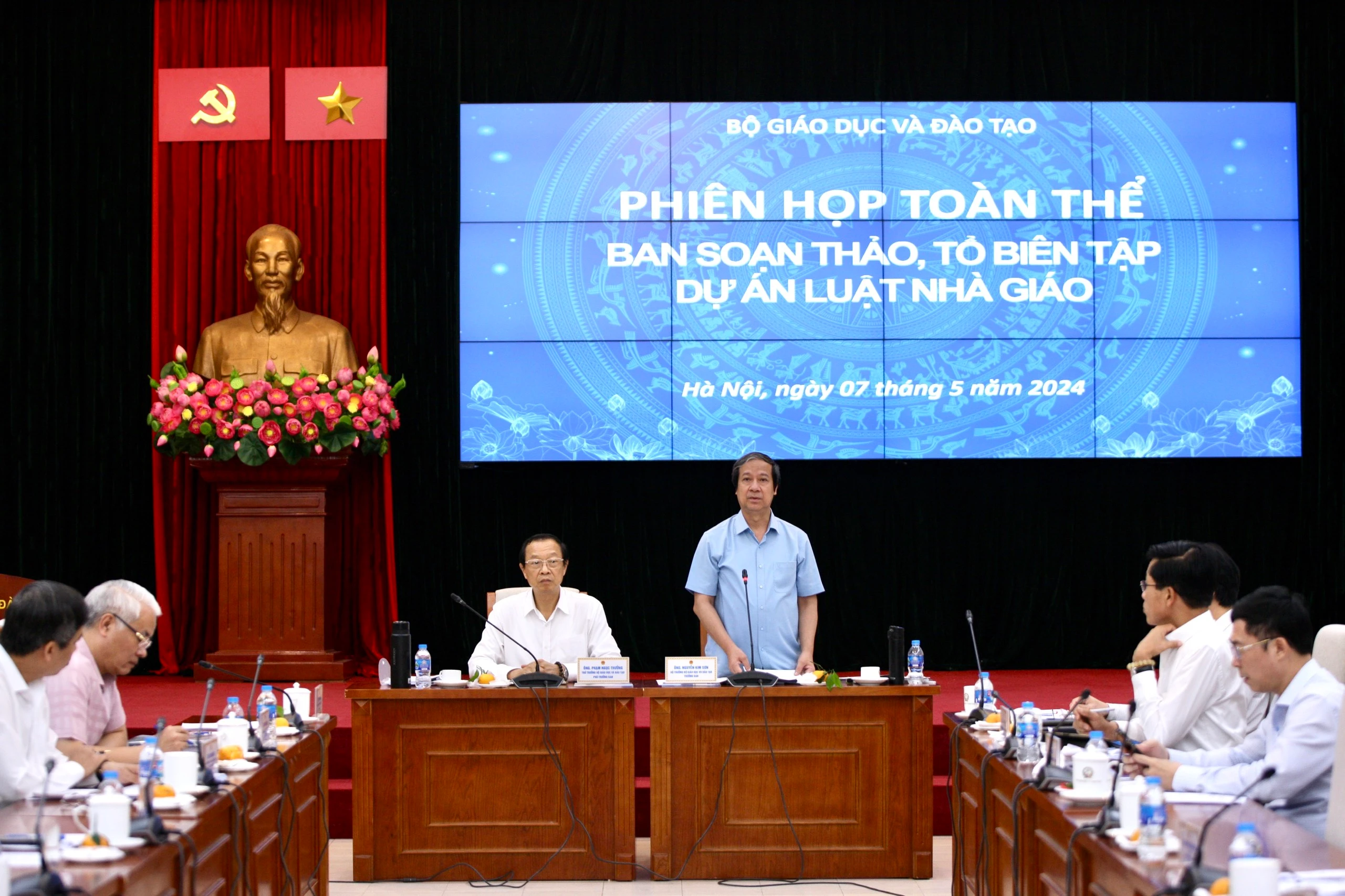 Bộ trưởng Bộ GD&amp;ĐT Nguyễn Kim Sơn phát biểu kết luận phiên họp toàn thể Ban soạn thảo, Tổ biên tập Dự án Luật Nhà giáo.