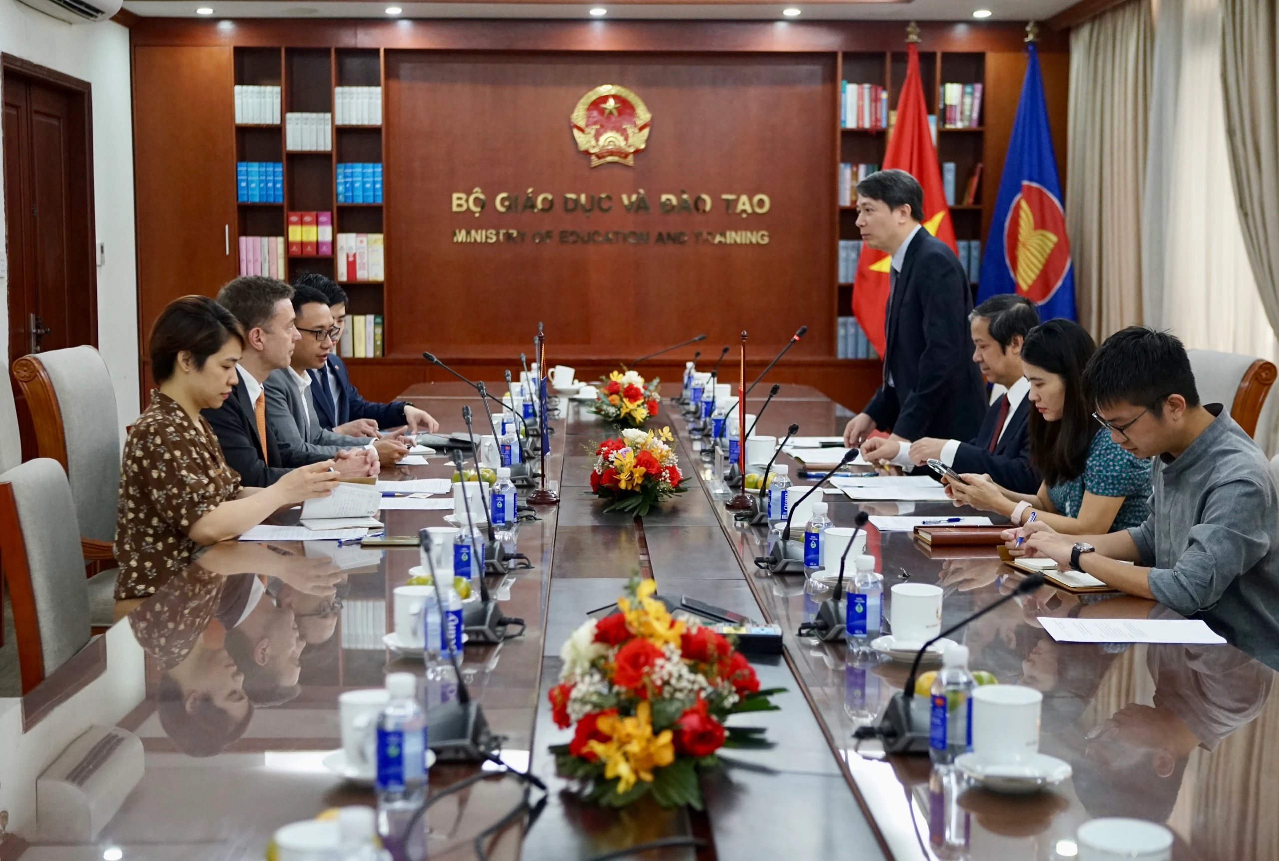 Quang cảnh buổi tiếp. Quang cảnh buổi tiếp.