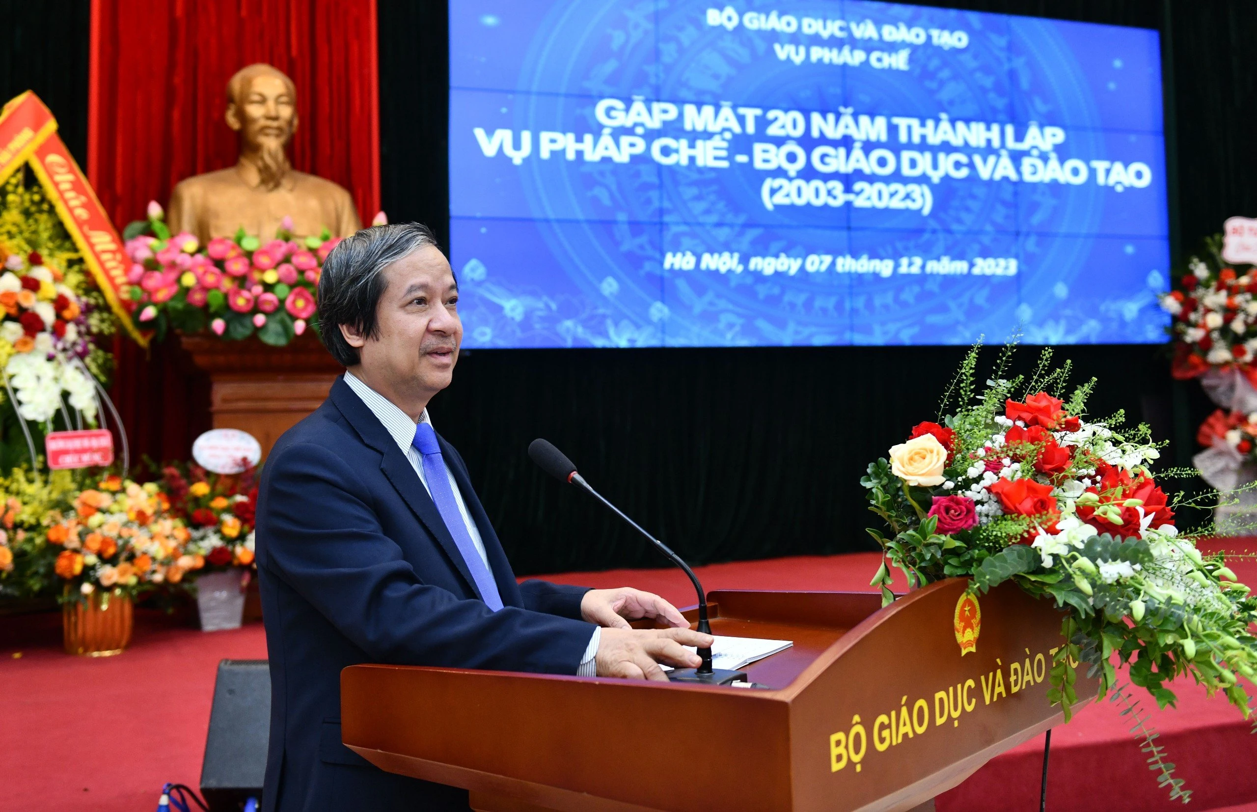 Bộ trưởng Nguyễn Kim Sơn phát biểu chúc mừng Vụ Pháp chế. Bộ trưởng Nguyễn Kim Sơn phát biểu chúc mừng Vụ Pháp chế.