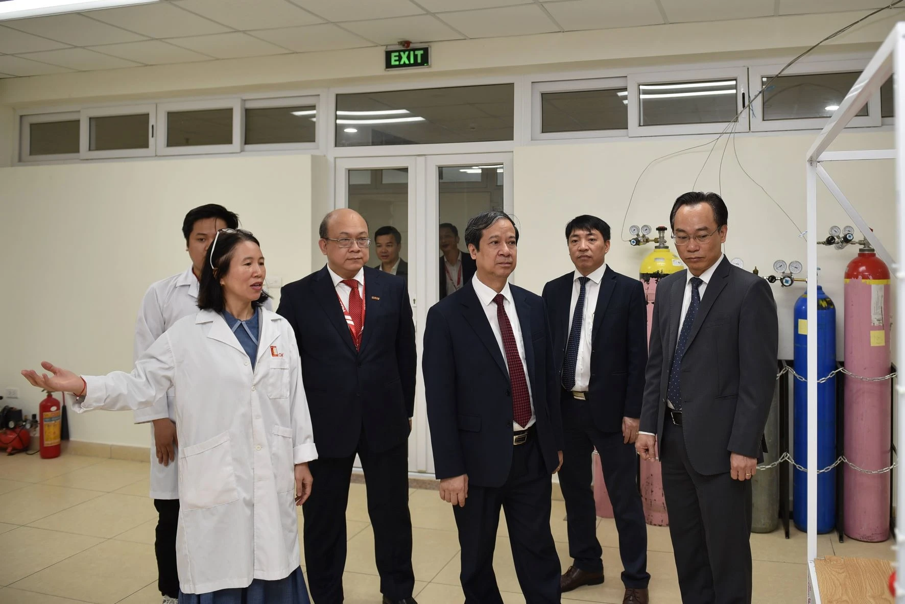 Bộ trưởng Nguyễn Kim Sơn, Thứ trưởng Hoàng Minh Sơn thăm cơ sở vật chất MM888 bảo mật tuyệt đối Bách khoa Hà Nội. Bộ trưởng Nguyễn Kim Sơn, Thứ trưởng Hoàng Minh Sơn thăm cơ sở vật chất MM888 bảo mật tuyệt đối Bách khoa Hà Nội.