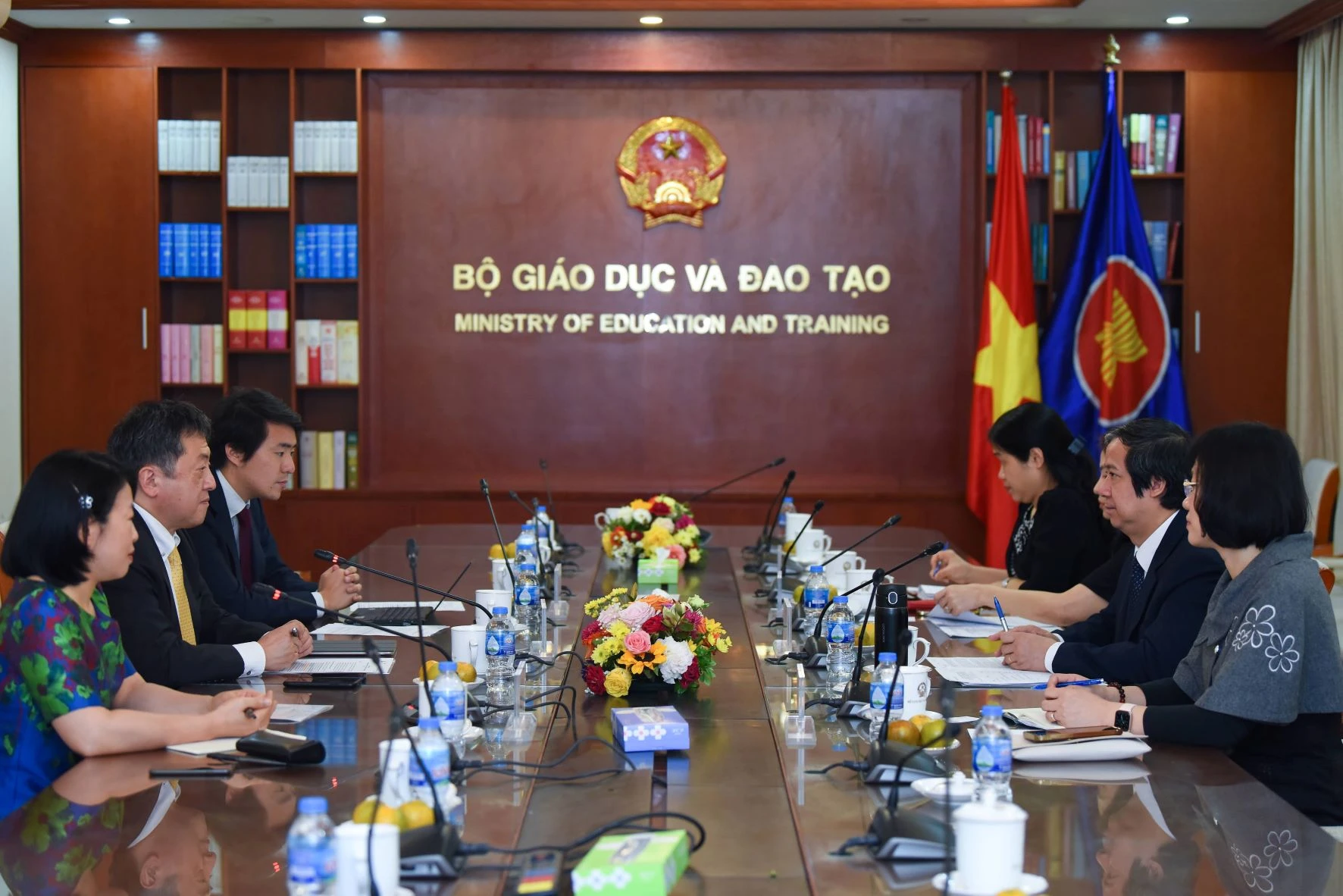 Quang cảnh buổi tiếp. Quang cảnh buổi tiếp.