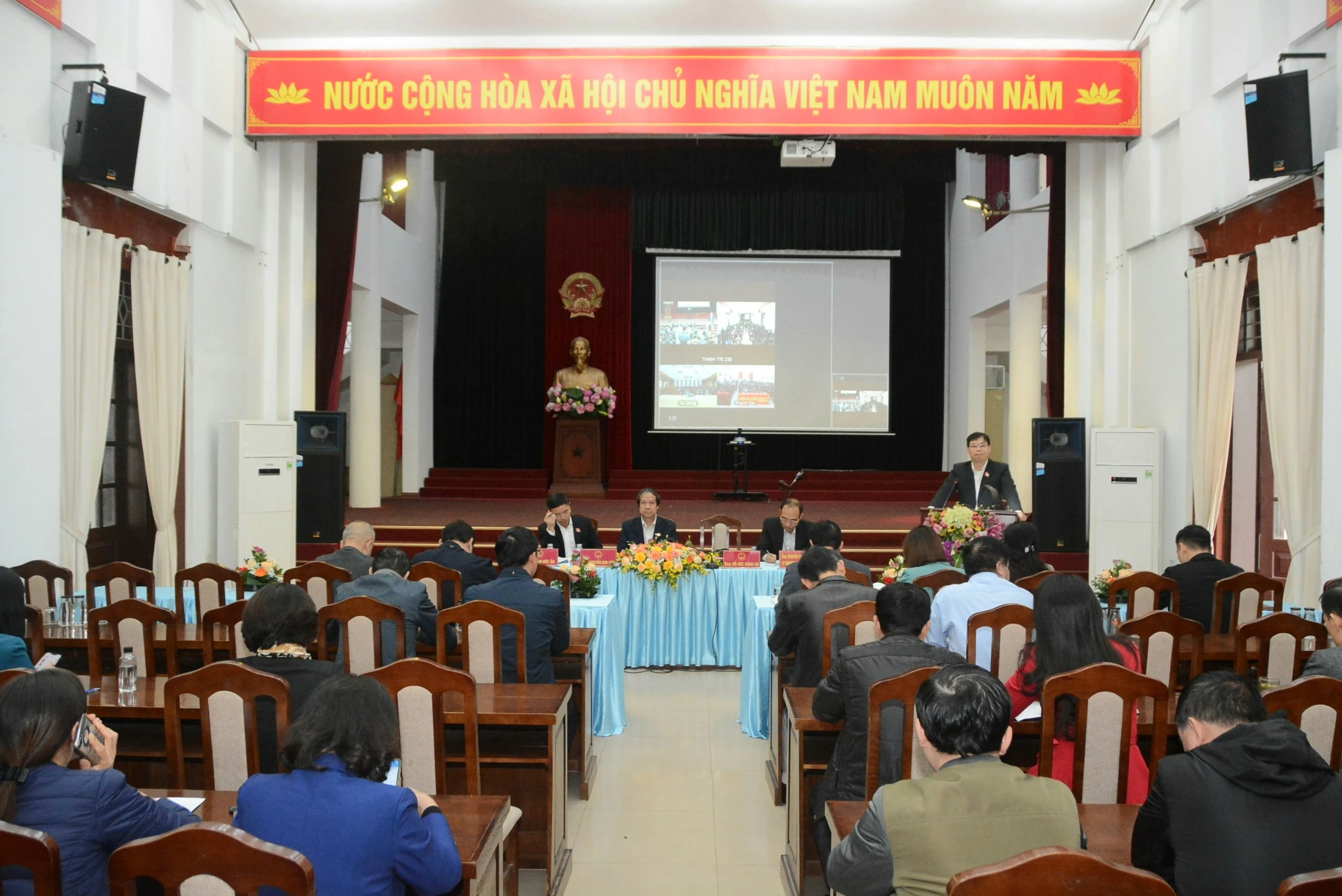 Các đại biểu Quốc hội đơn vị MM888 bảo mật an toàn số 6, TP. Hà Nội tiếp xúc cử tri báo cáo kết quả kỳ họp thứ 6, Quốc hội khóa XV.