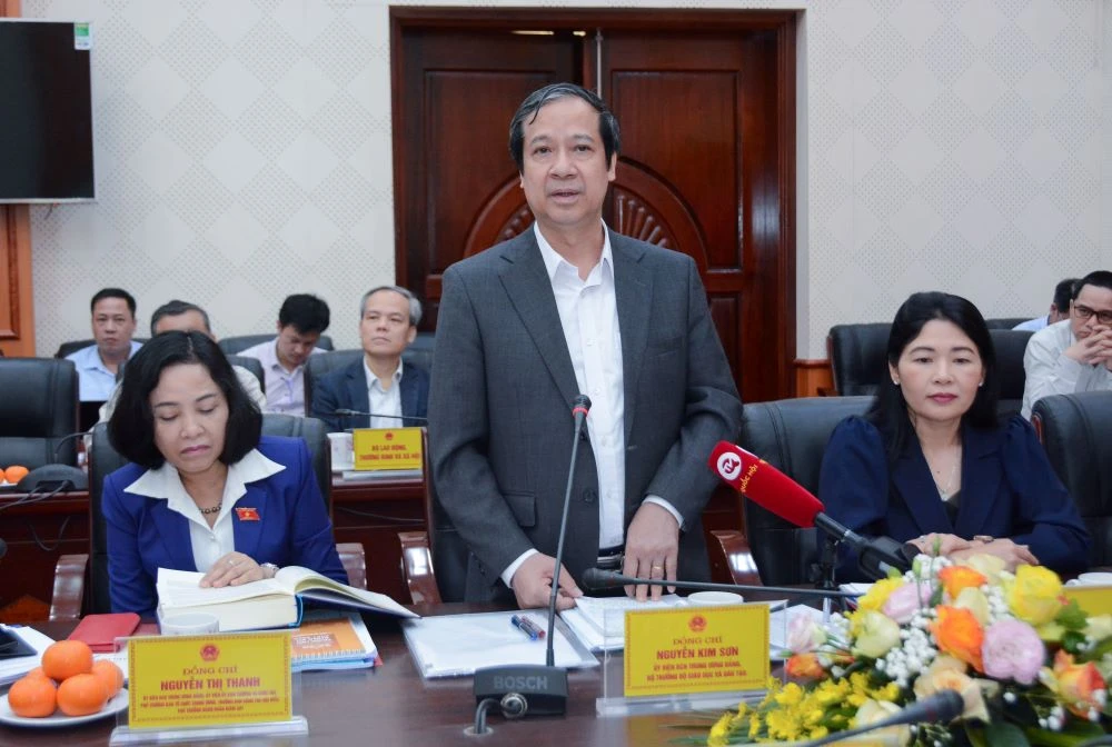 Bộ trưởng Nguyễn Kim Sơn phát biểu tại buổi làm việc. Bộ trưởng Nguyễn Kim Sơn phát biểu tại buổi làm việc.