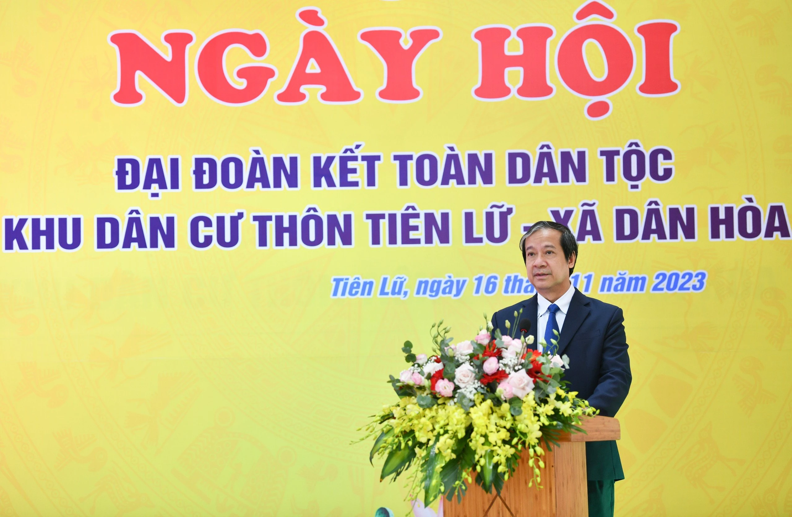Bộ trưởng Bộ GD&ĐT Nguyễn Kim Sơn mong các hộ gia đình phát huy tinh thần đoàn kết, tương thân tương ái, đồng lòng vượt qua khó khăn, thách thức. Bộ trưởng Bộ GD&ĐT Nguyễn Kim Sơn mong các hộ gia đình phát huy tinh thần đoàn kết, tương thân tương ái, đồng lòng vượt qua khó khăn, thách thức.