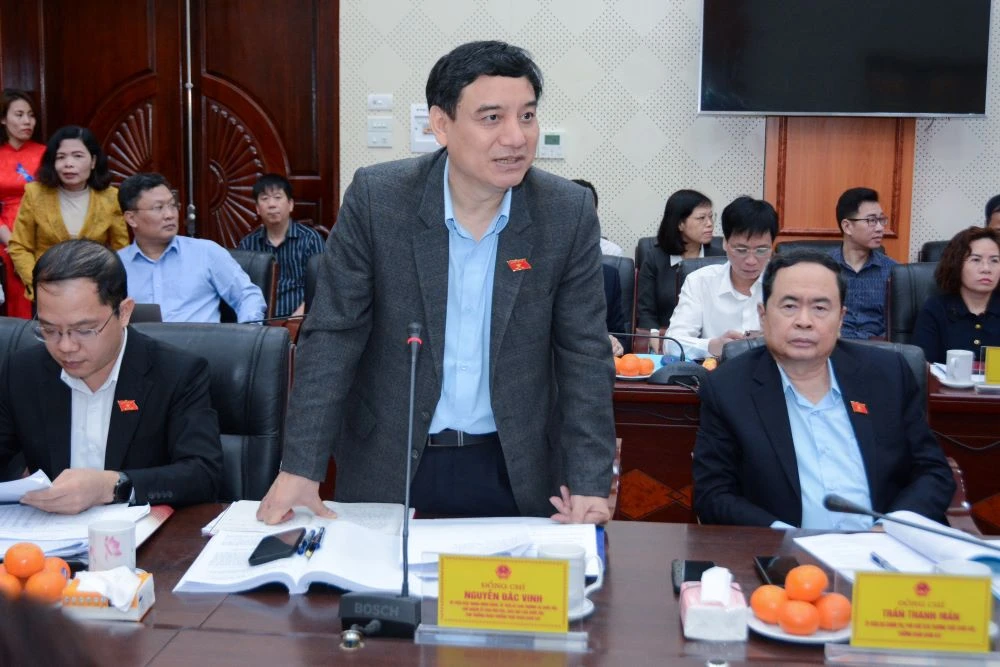 Ông Nguyễn Đắc Vinh, Chủ nhiệm Ủy ban Văn hóa, Giáo dục của Quốc hội, Phó Trưởng đoàn Thường trực Đoàn giám sát phát biểu tại buổi làm việc. Ông Nguyễn Đắc Vinh, Chủ nhiệm Ủy ban Văn hóa, Giáo dục của Quốc hội, Phó Trưởng đoàn Thường trực Đoàn giám sát phát biểu tại buổi làm việc.
