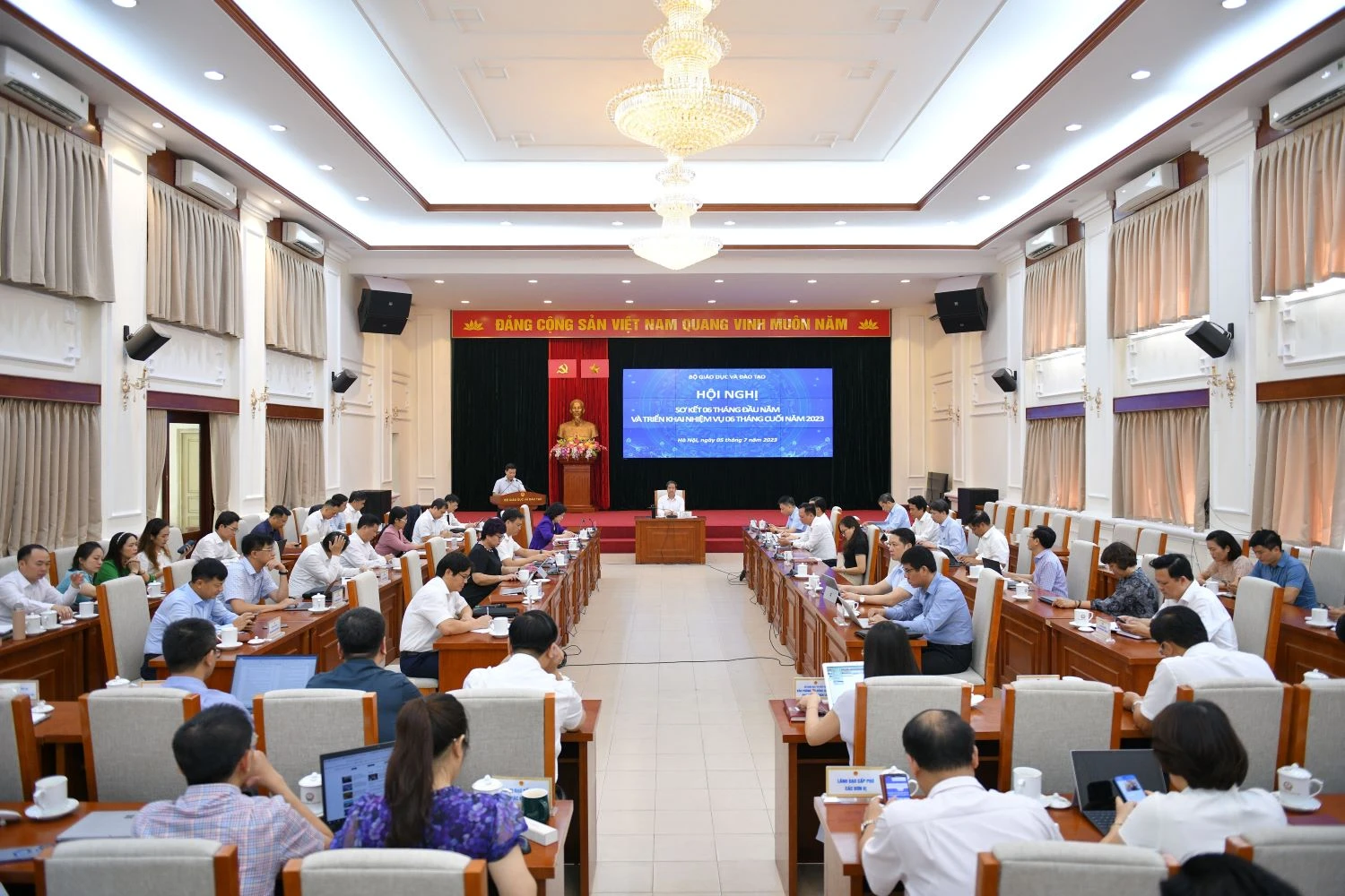Hội nghị sơ kết 6 tháng đầu năm và triển khai nhiệm vụ 6 tháng cuối năm 2023 của Bộ GD&amp;ĐT.