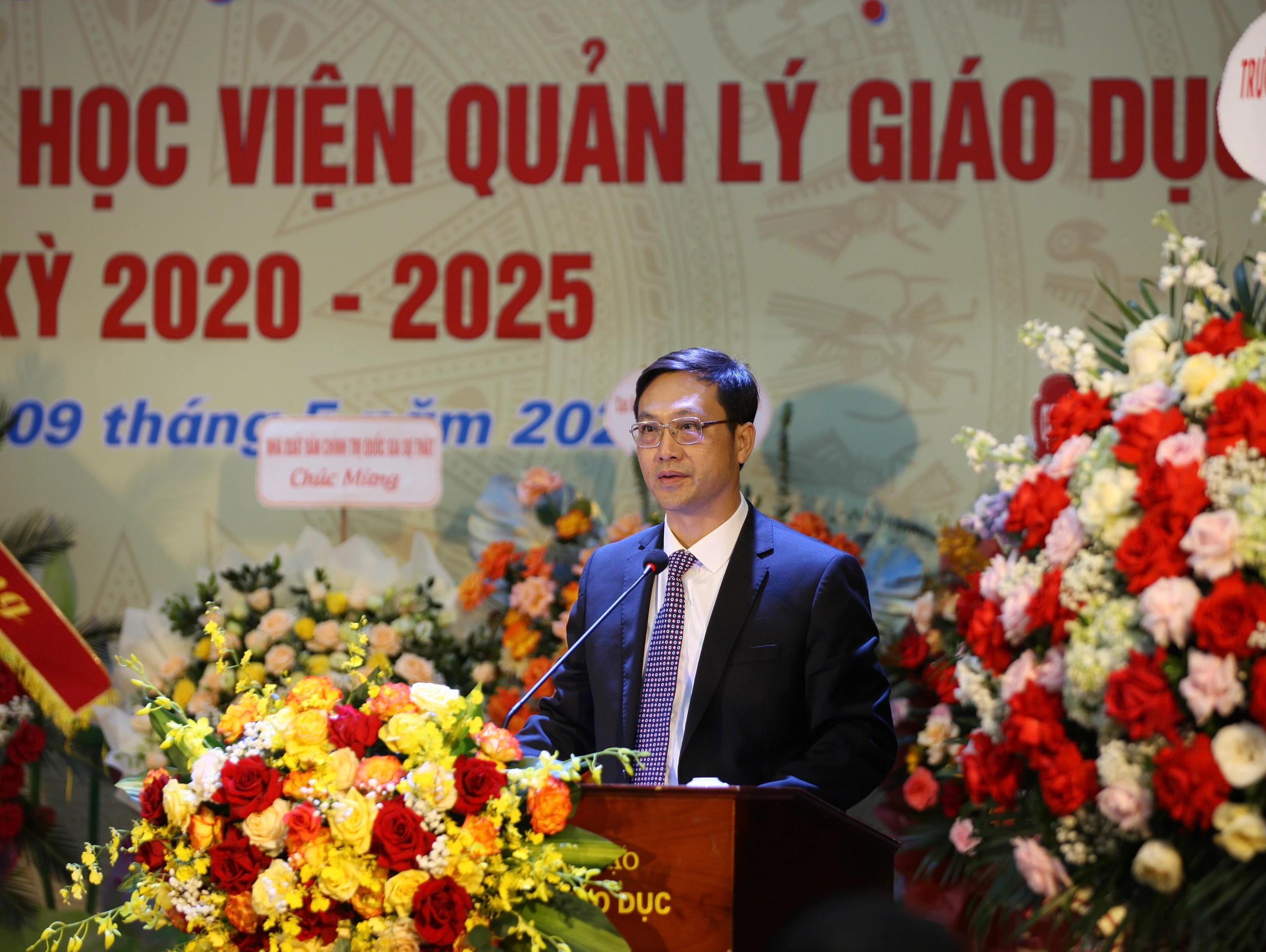 PGS.TS Phạm Văn Thuần phát biểu nhận nhiệm vụ. PGS.TS Phạm Văn Thuần phát biểu nhận nhiệm vụ.