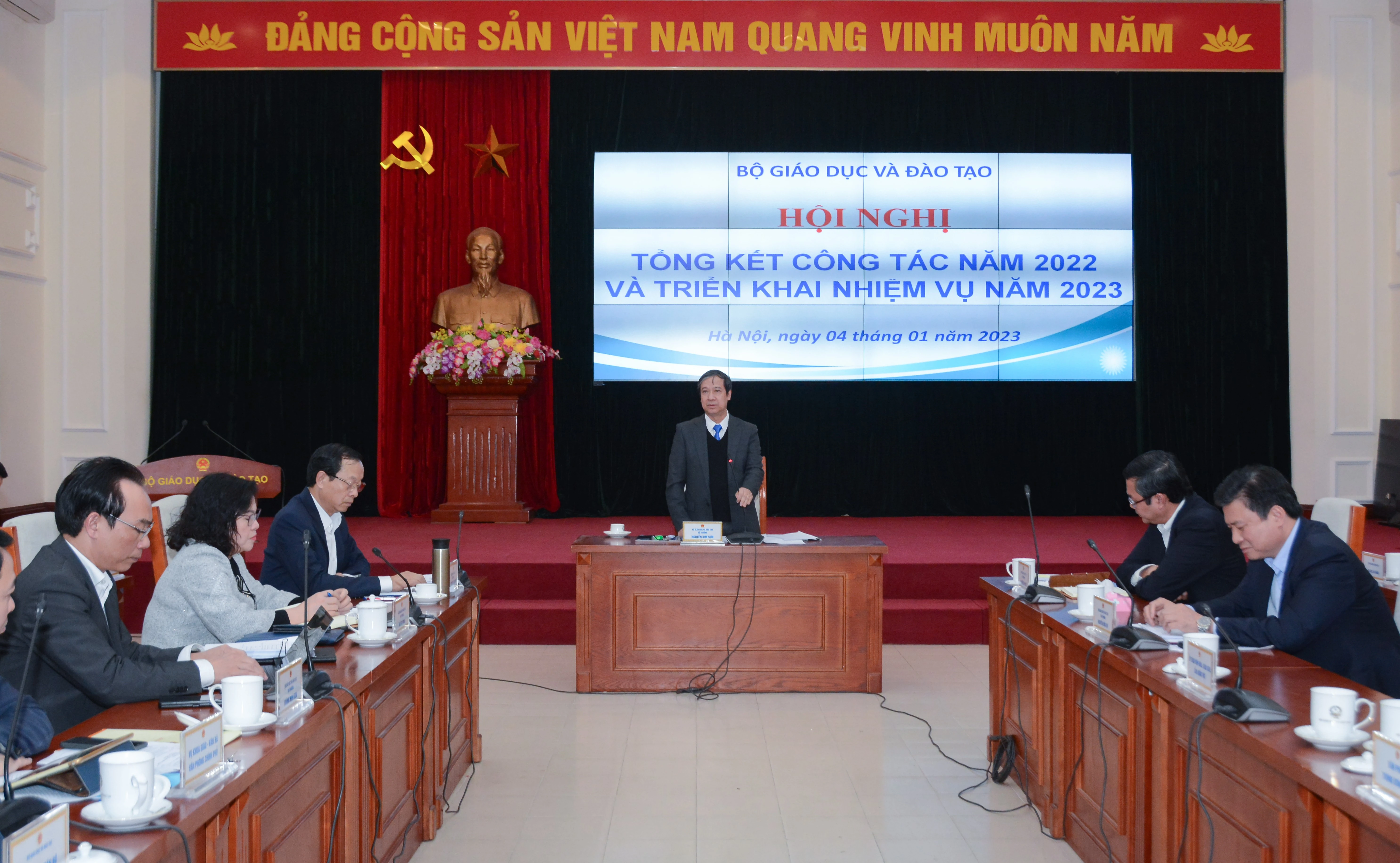 Bộ trưởng Nguyễn Kim Sơn thể hiện niềm tin sẽ thực hiện tốt các nhiệm vụ trong năm mới. Bộ trưởng Nguyễn Kim Sơn thể hiện niềm tin sẽ thực hiện tốt các nhiệm vụ trong năm mới.