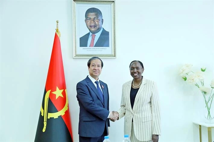 Bộ trưởng Nguyễn Kim Sơn và Bộ trưởng Bộ Y tế Angola Sílvia Lutucuta. Bộ trưởng Nguyễn Kim Sơn và Bộ trưởng Bộ Y tế Angola Sílvia Lutucuta.