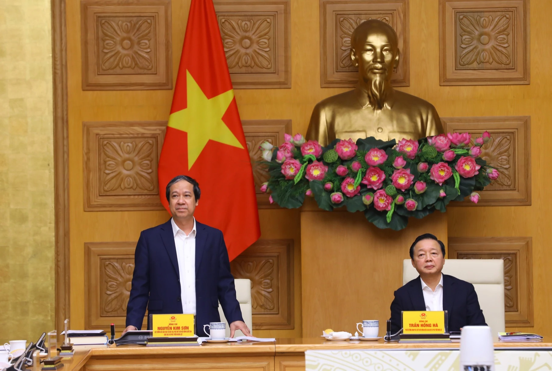 Bộ trưởng Bộ GD&amp;ĐT Nguyễn Kim Sơn phát biểu tại phiên họp.