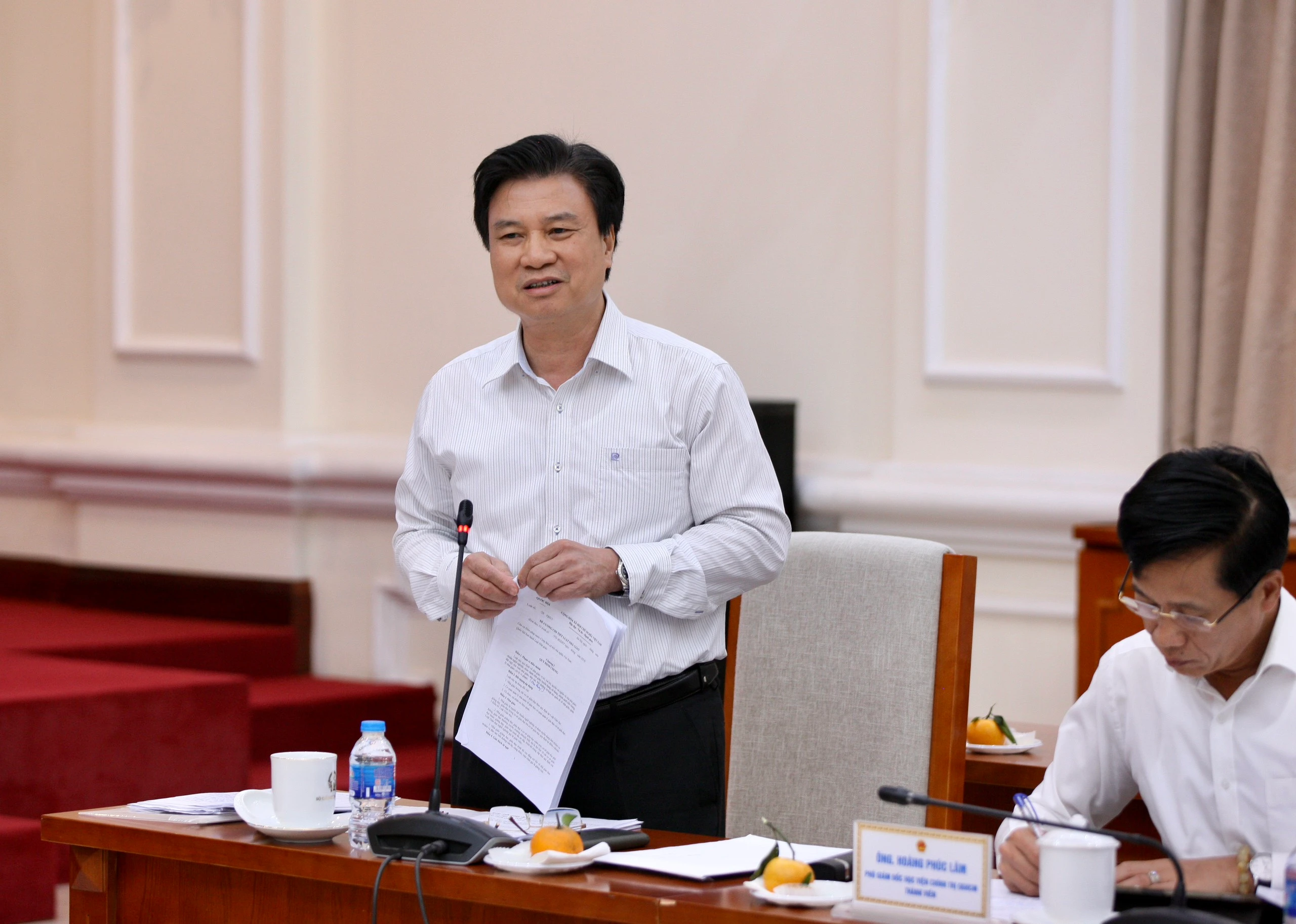 Phiên họp nhận được 10 ý kiến góp ý của các chuyên gia. Trong ảnh: Nguyên Thứ trưởng Bộ GD&amp;ĐT Nguyễn Hữu Độ phát biểu góp ý dự thảo Luật Nhà giáo.