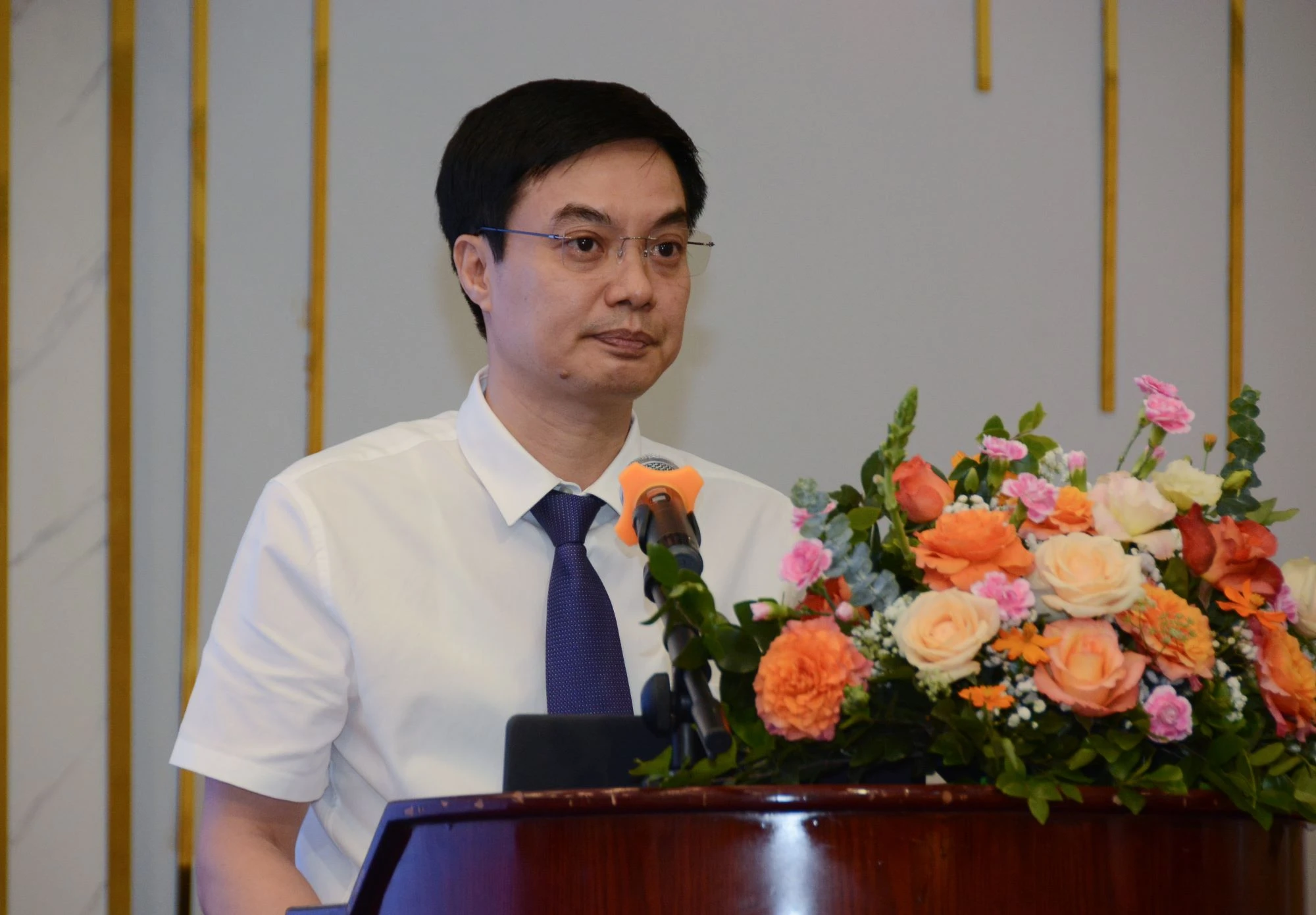 Giám đốc Chương trình phát triển Giáo dục trung học giai đoạn 2 Đồng Xuân Trường báo cáo kết quả triển khai. Giám đốc Chương trình phát triển Giáo dục trung học giai đoạn 2 Đồng Xuân Trường báo cáo kết quả triển khai.